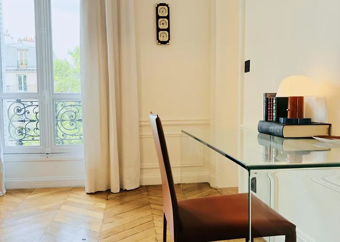 3 Bedrooms In Marais Apartment *