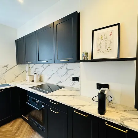 3 Bedrooms In Marais Apartment Paris