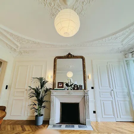 3 Bedrooms In Marais Apartment Paris